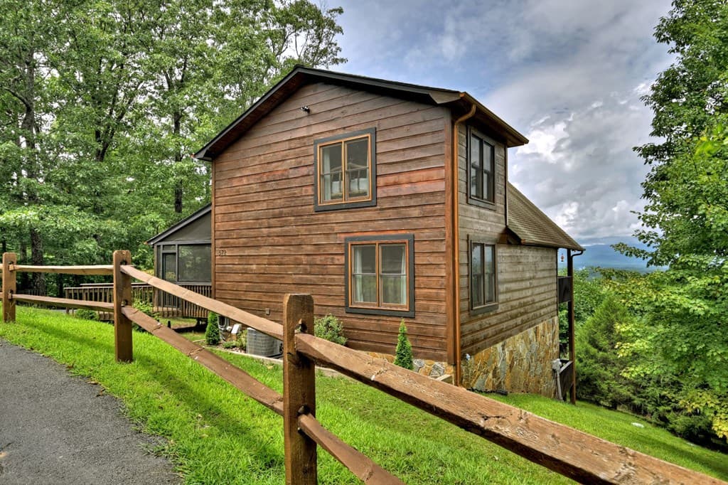572 Sunrock Mountain Trc, Blue Ridge GA 30513 - Photo
