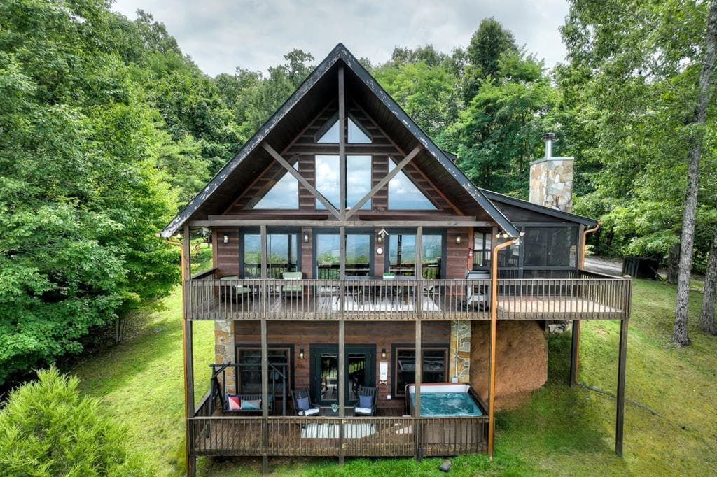 572 Sunrock Mountain Trc, Blue Ridge GA 30513 - Primary photo
