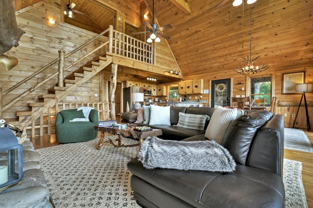 572 Sunrock Mountain Trc, Blue Ridge GA 30513 - Photo