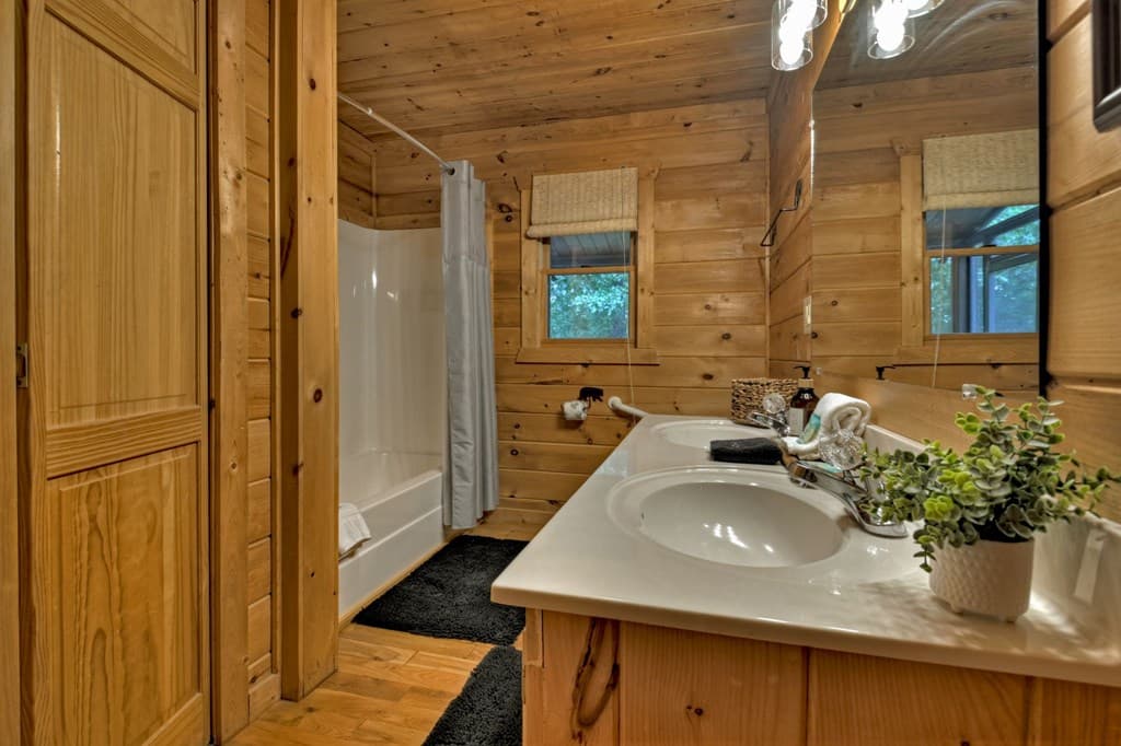 572 Sunrock Mountain Trc, Blue Ridge GA 30513 - Photo