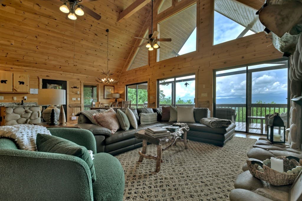 572 Sunrock Mountain Trc, Blue Ridge GA 30513 - Photo