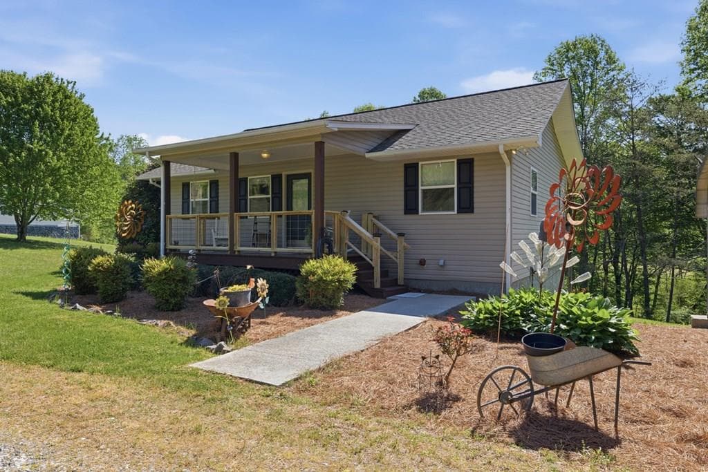 68 West Vineyard, Hayesville NC 28904 - Primary photo