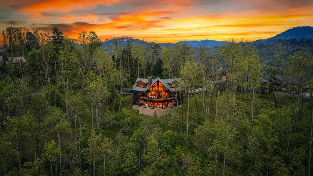 602 Overlook Drive, Blue Ridge GA 30513 - Primary photo