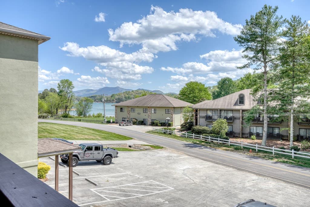 1647E Lakeview Drive, Young Harris GA 30582 - Photo