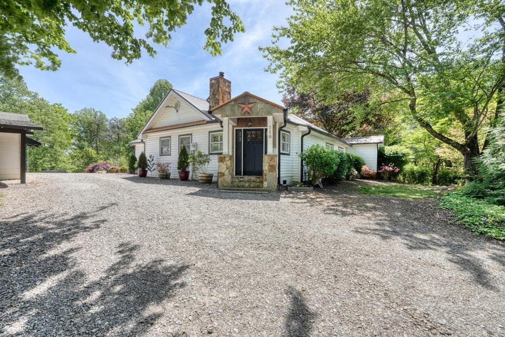 710 Town Mountain Road, Hayesville NC 28904 - Primary photo