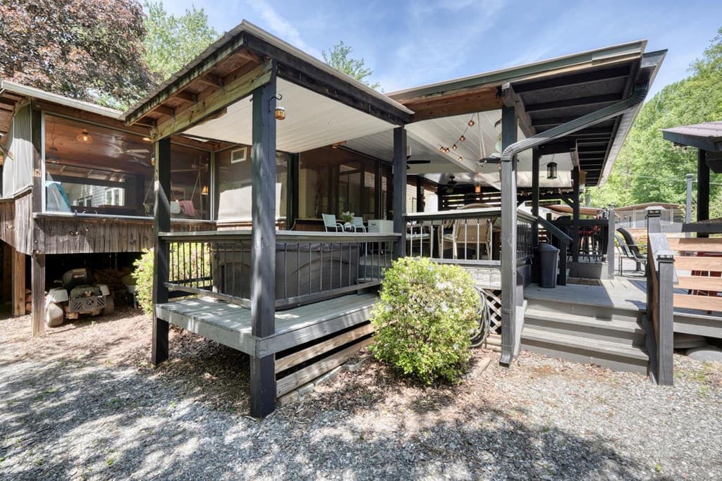 710 Town Mountain Road, Hayesville NC 28904 - Photo