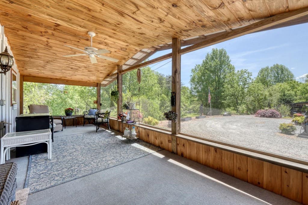 710 Town Mountain Road, Hayesville NC 28904 - Photo