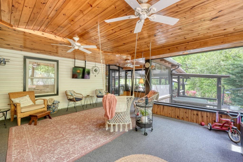 710 Town Mountain Road, Hayesville NC 28904 - Photo