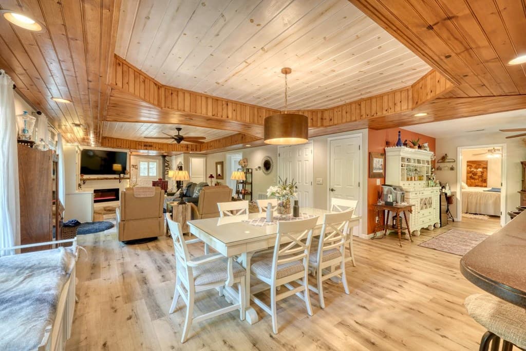 710 Town Mountain Road, Hayesville NC 28904 - Photo