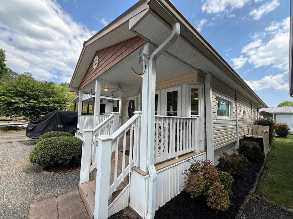 4368 Riverbank Run, Hiawassee GA 30546 - Photo