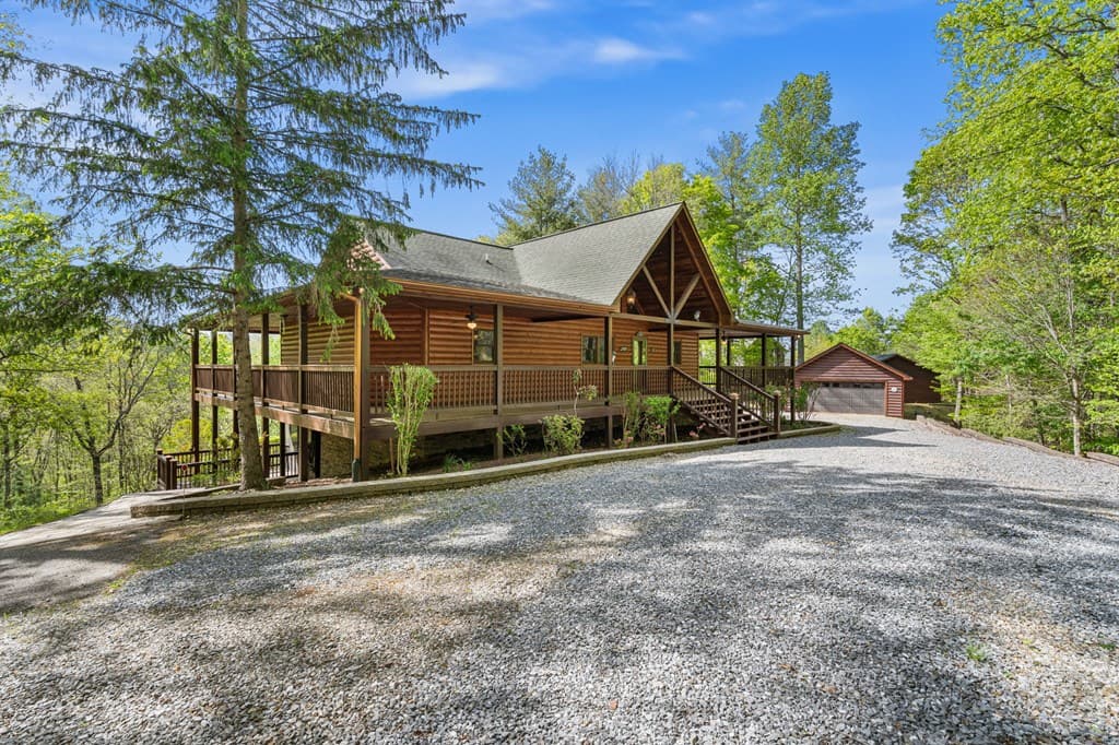447 Creekmont Drive, Blairsville GA 30512 - Photo