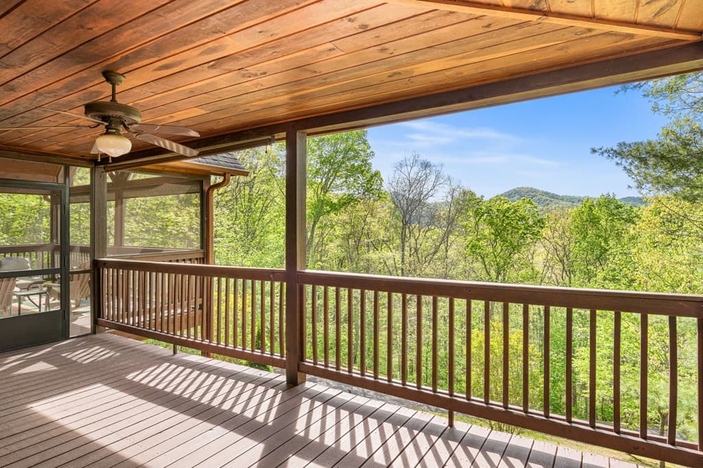 447 Creekmont Drive, Blairsville GA 30512 - Photo