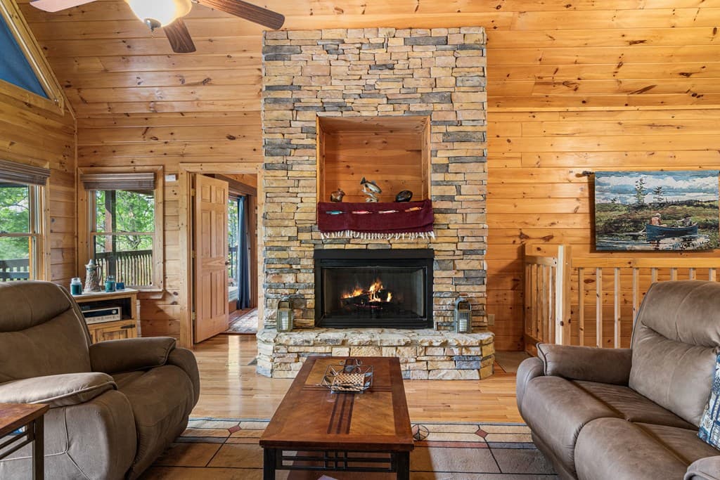 447 Creekmont Drive, Blairsville GA 30512 - Photo