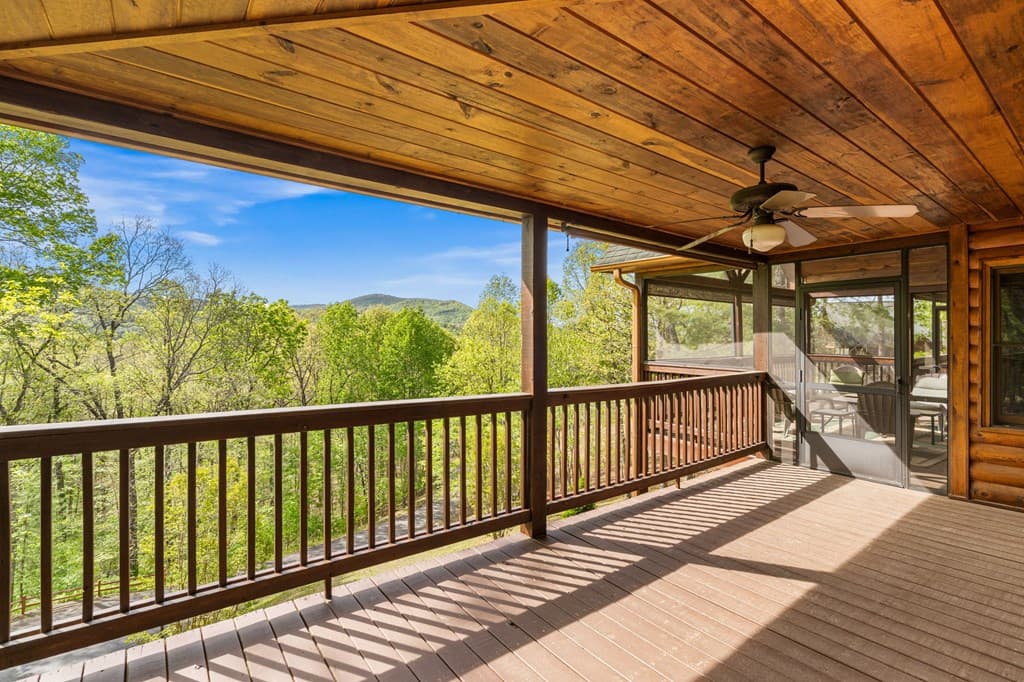 447 Creekmont Drive, Blairsville GA 30512 - Photo