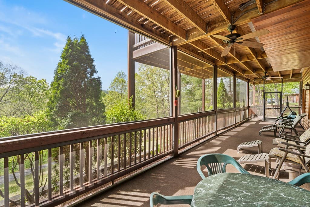 447 Creekmont Drive, Blairsville GA 30512 - Photo