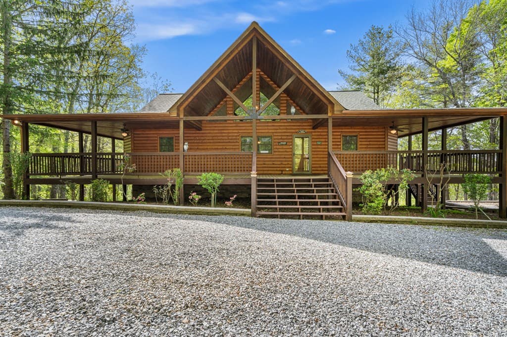 447 Creekmont Drive, Blairsville GA 30512 - Photo