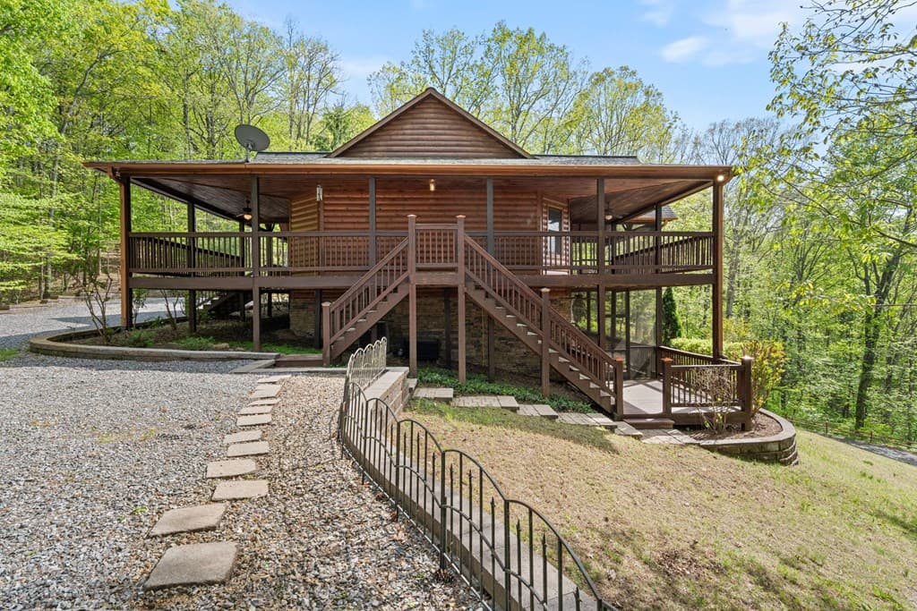 447 Creekmont Drive, Blairsville GA 30512 - Photo
