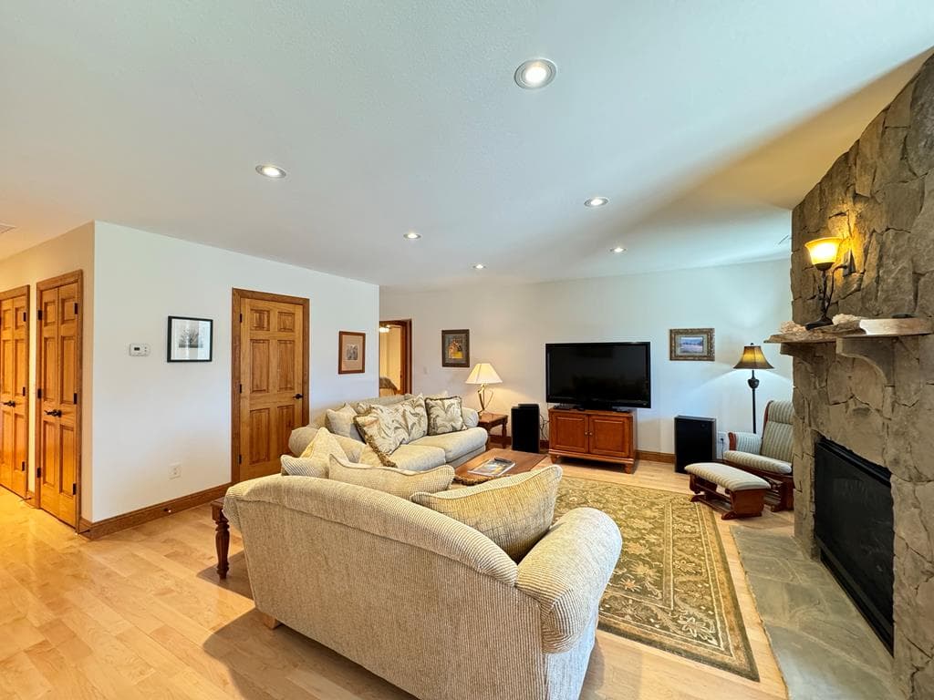335 Northshore Drive, Blairsville GA 30512 - Photo