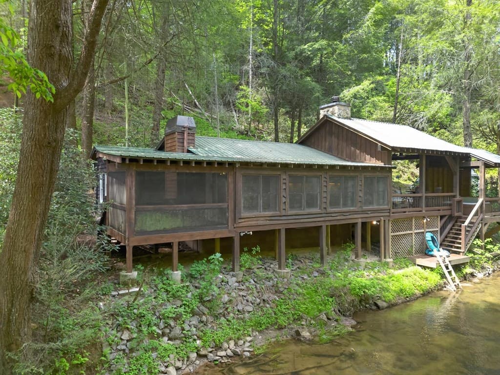 315 Fightingtown Drive, Blue Ridge GA 30513 - Photo
