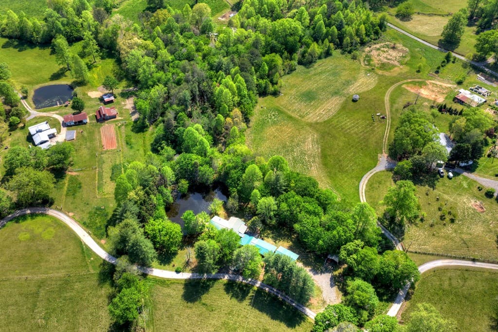 111 Candlewood Lane, Blue Ridge GA 30513 - Photo