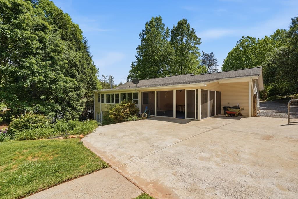 7616 Highland Oaks Drive, Young Harris GA 30582 - Photo