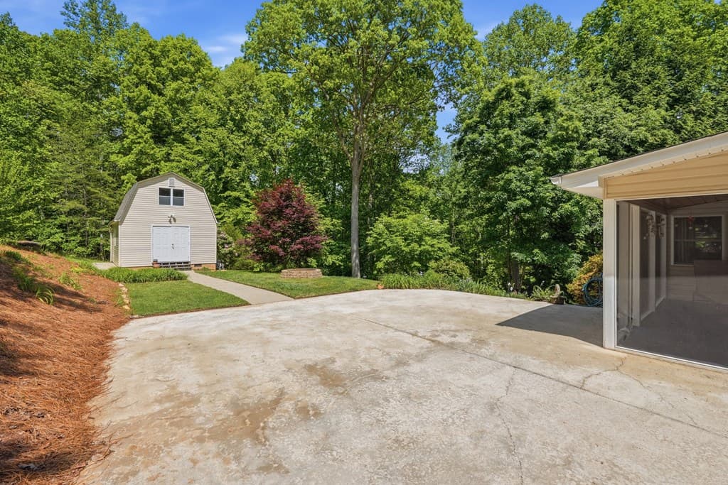 7616 Highland Oaks Drive, Young Harris GA 30582 - Photo