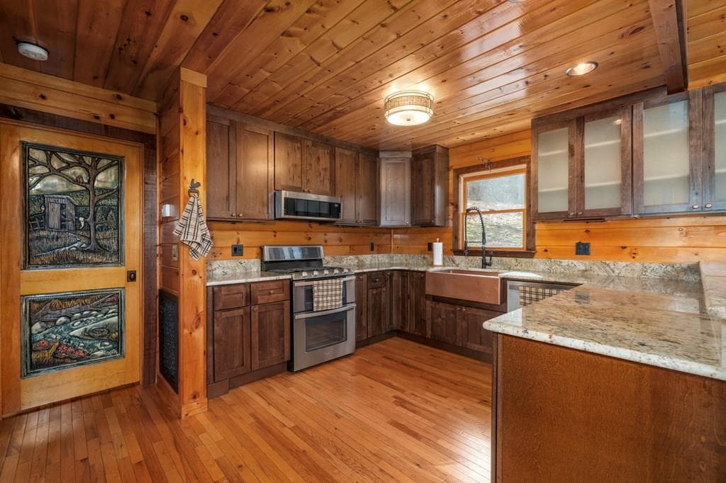 247 Toccoa Overlook Drive, Blue Ridge GA 30513 - Photo