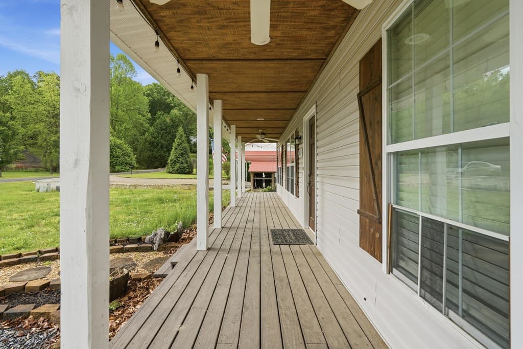 5457 Willow Springs Road, Young Harris GA 30582 - Photo