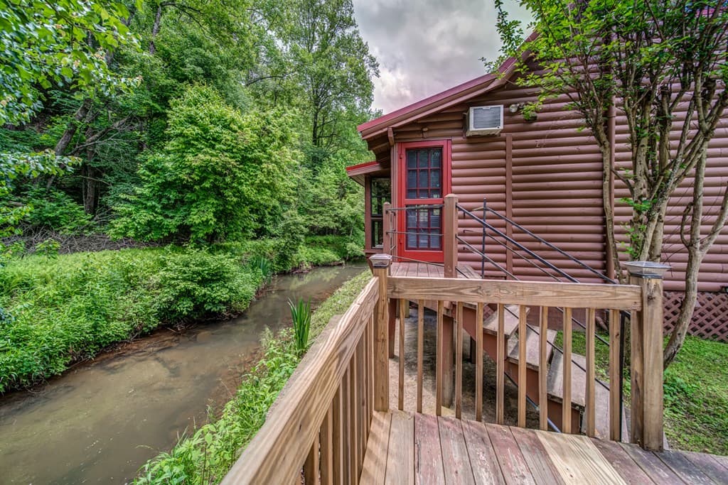 64 Bear Lake Drive, Blue Ridge GA 30513 - Photo