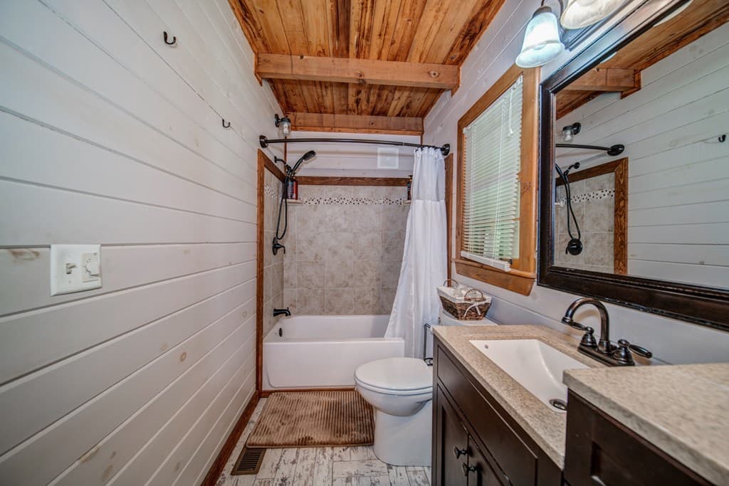 64 Bear Lake Drive, Blue Ridge GA 30513 - Photo