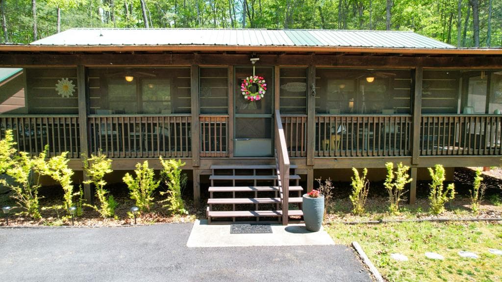 210 Shade Tree Lane, Mineral Bluff GA 30559 - Primary photo
