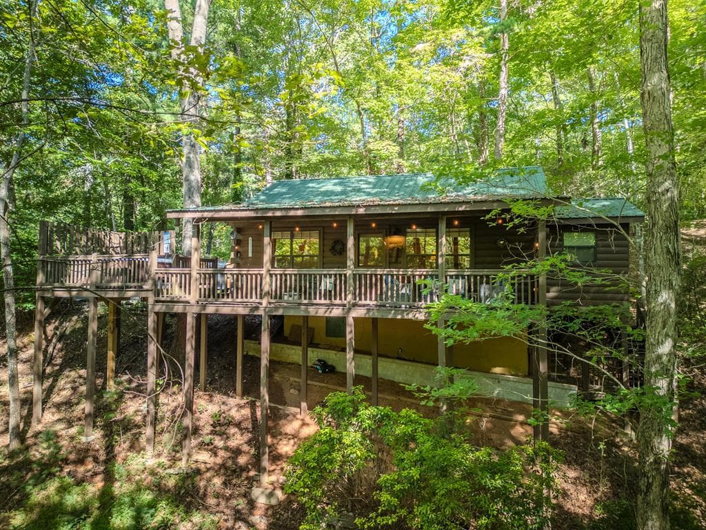 129 N Cherokee Drive, Blue Ridge GA 30513 - Photo