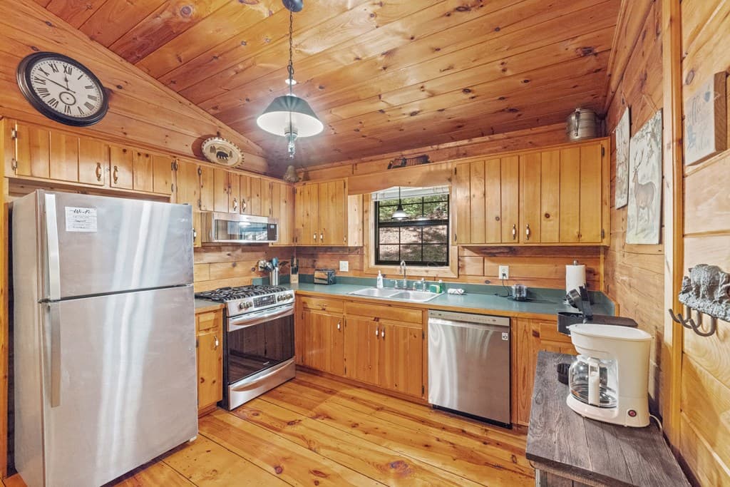 129 N Cherokee Drive, Blue Ridge GA 30513 - Photo