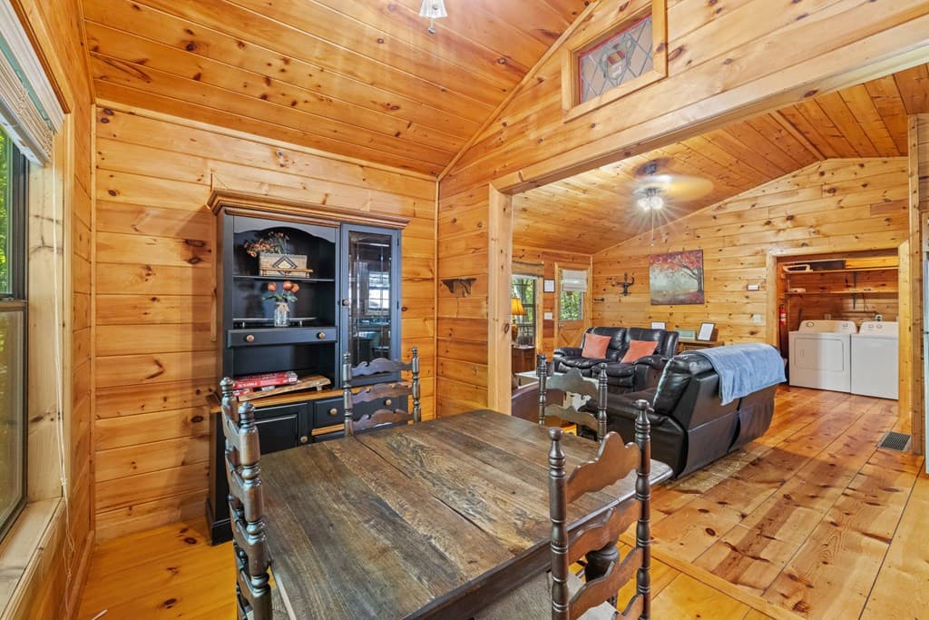 129 N Cherokee Drive, Blue Ridge GA 30513 - Photo