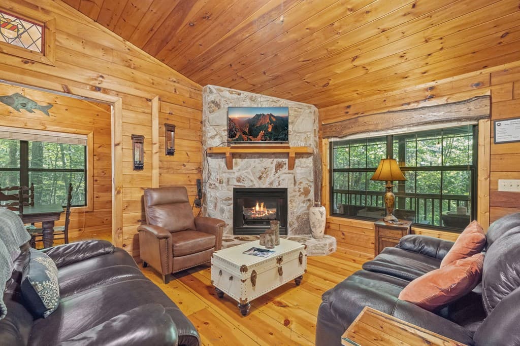 129 N Cherokee Drive, Blue Ridge GA 30513 - Photo