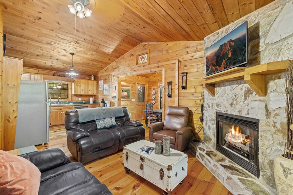 129 N Cherokee Drive, Blue Ridge GA 30513 - Photo