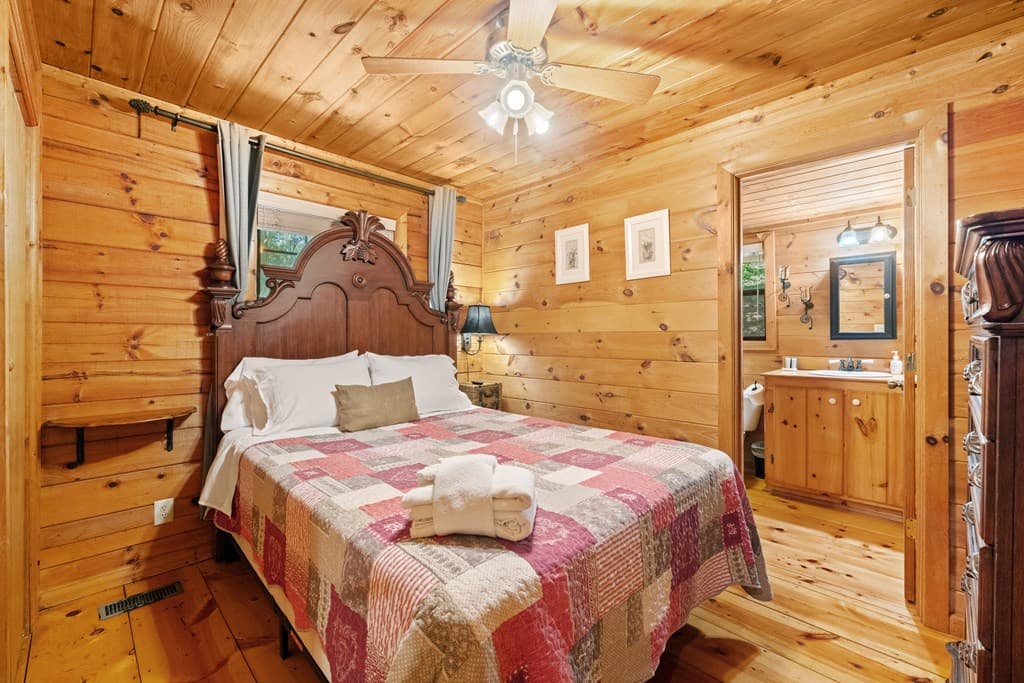 129 N Cherokee Drive, Blue Ridge GA 30513 - Photo