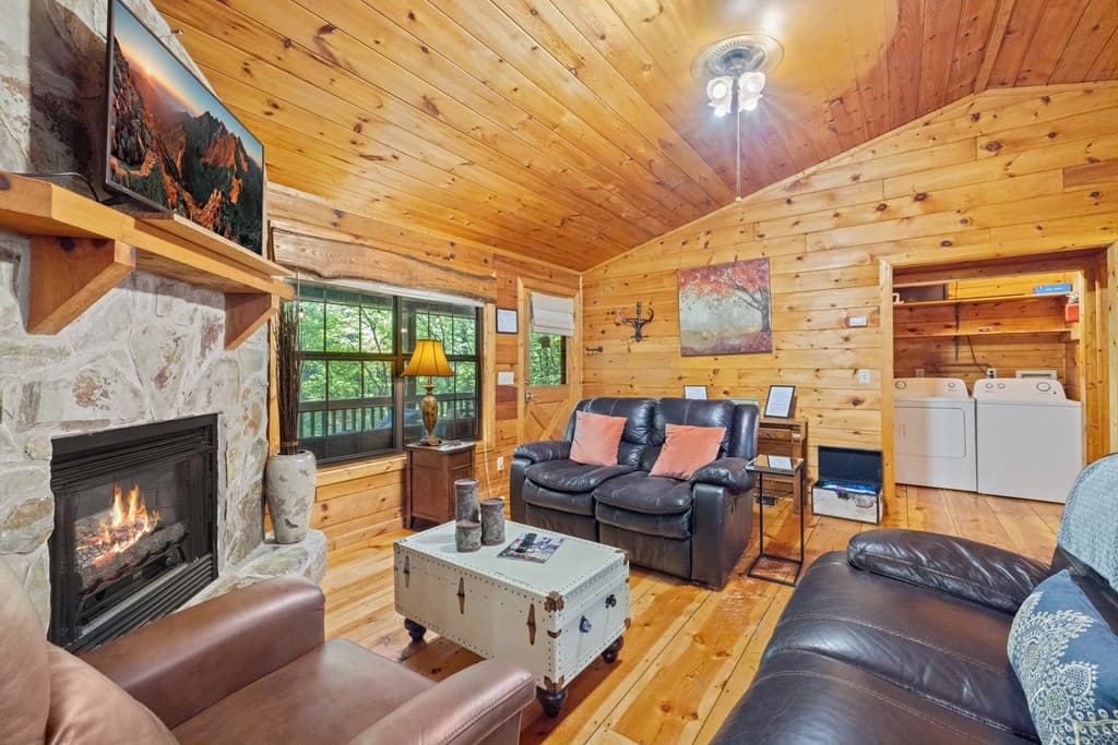 129 N Cherokee Drive, Blue Ridge GA 30513 - Photo