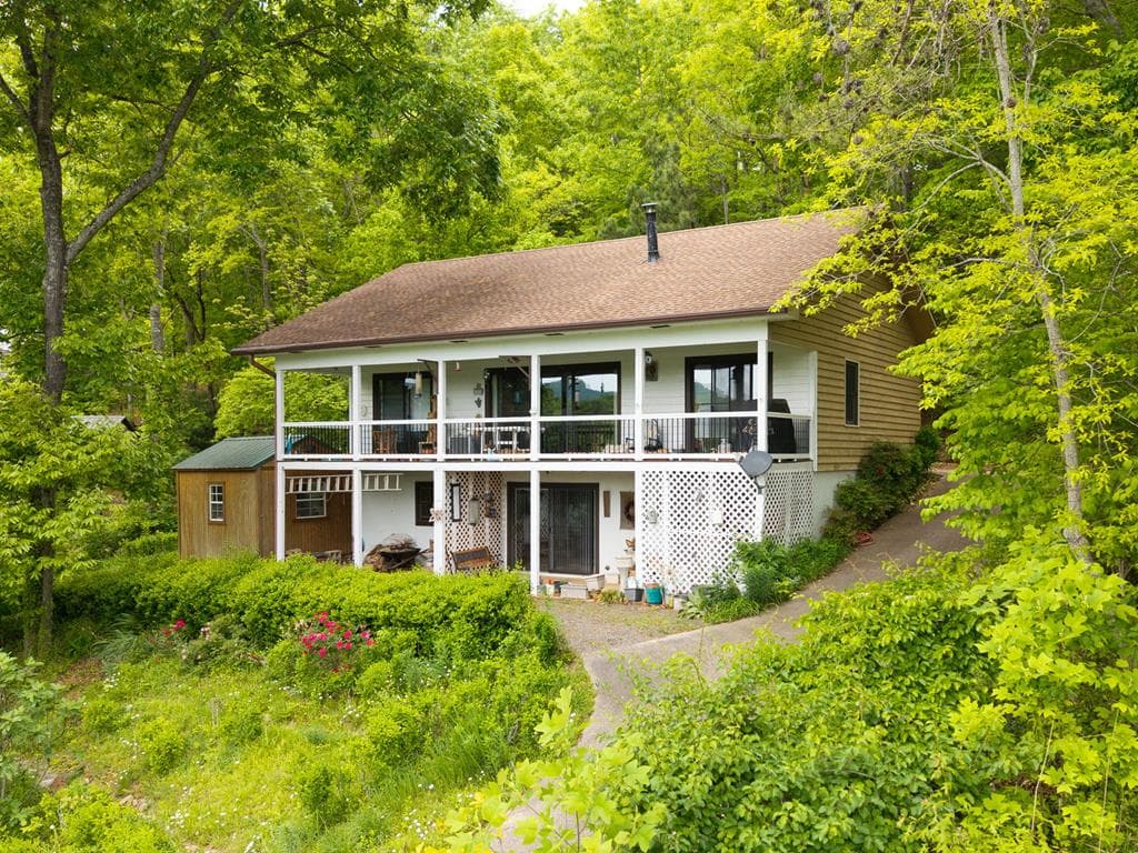 569 Sunnyside Shores, Hiawassee GA 30546 - Primary photo