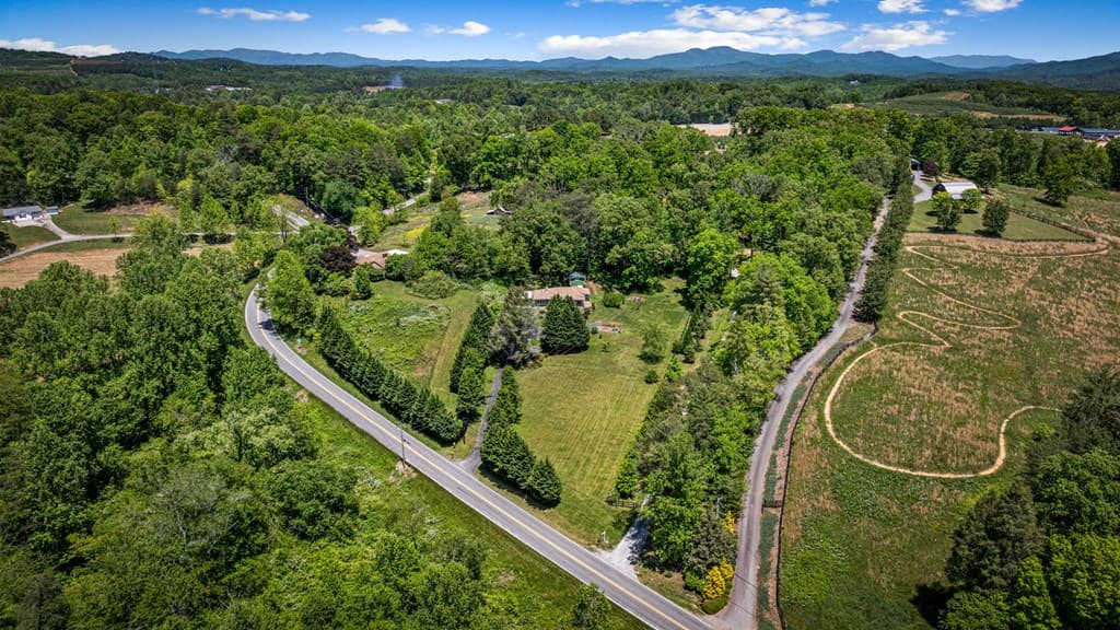 1211 Scenic Drive, Blue Ridge GA 30513 - Photo