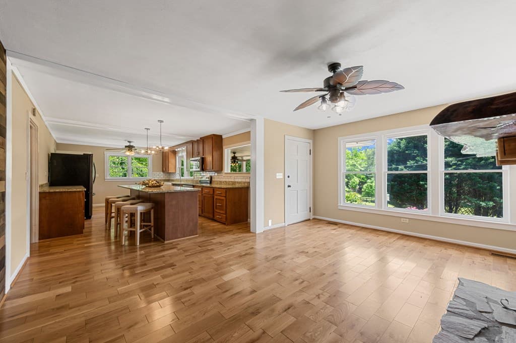 1211 Scenic Drive, Blue Ridge GA 30513 - Photo