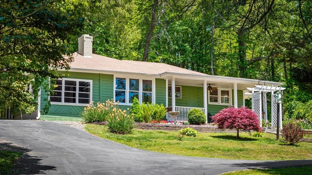 1211 Scenic Drive, Blue Ridge GA 30513 - Photo