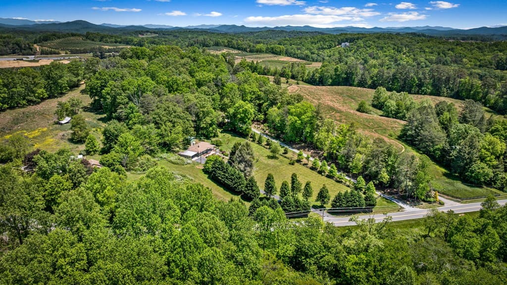 1211 Scenic Drive, Blue Ridge GA 30513 - Photo
