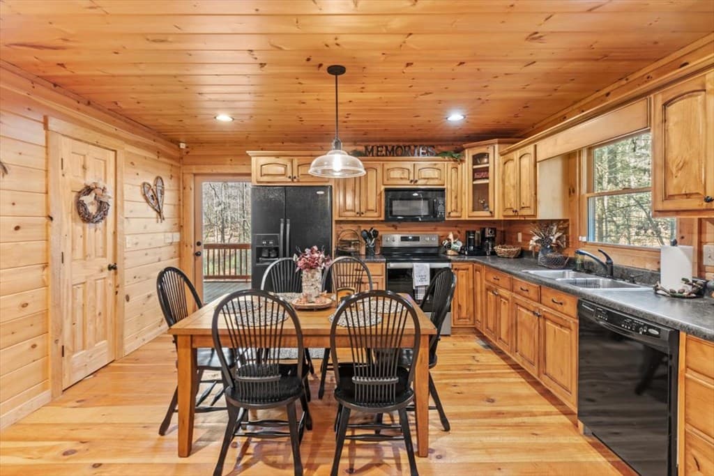 61 Grove Lane, Ellijay GA 30540 - Photo