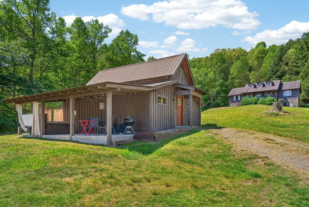 353 Sunrise Road, Blue Ridge GA 30513 - Primary photo