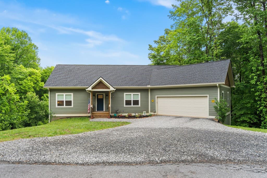 1060 Chatuge Village Circle, Hayesville NC 28904 - Photo
