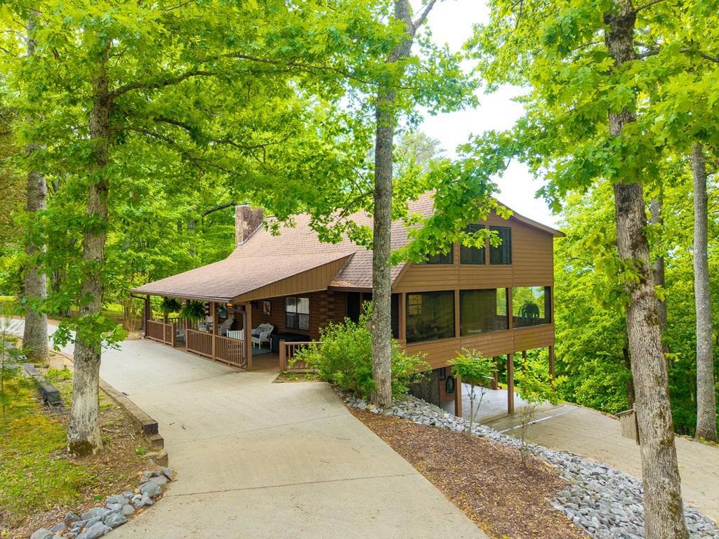 219 Lakeview Dr, Hayesville NC 28904 - Primary photo
