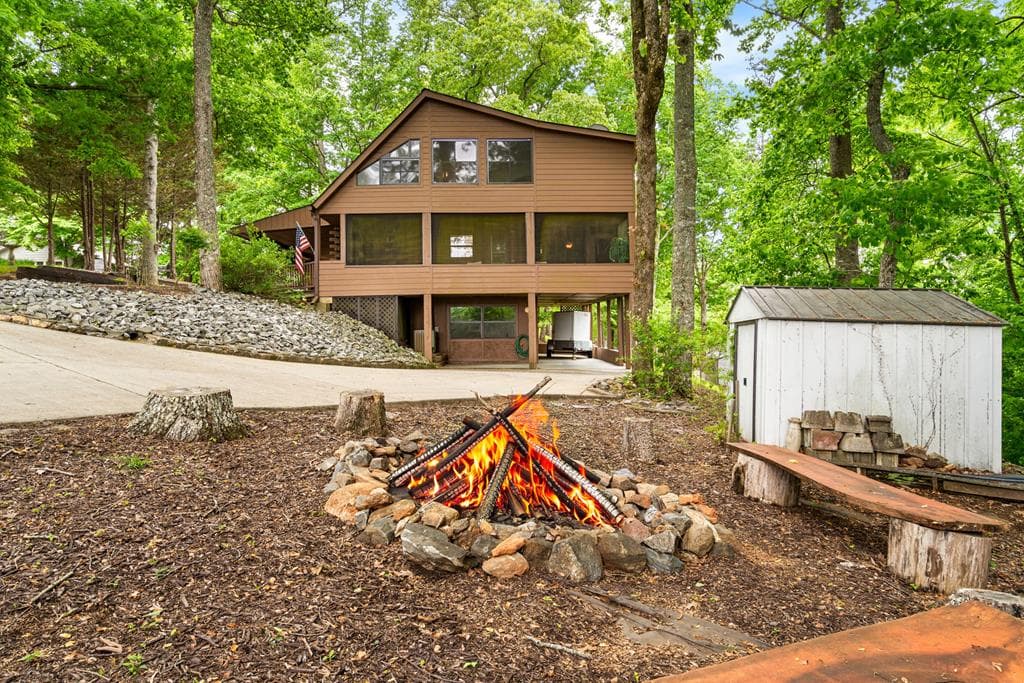 219 Lakeview Dr, Hayesville NC 28904 - Photo