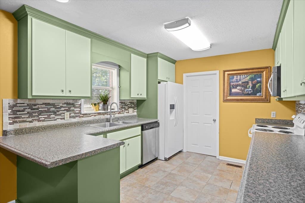 180 Wildwood Drive, Chatsworth GA 30705 - Photo