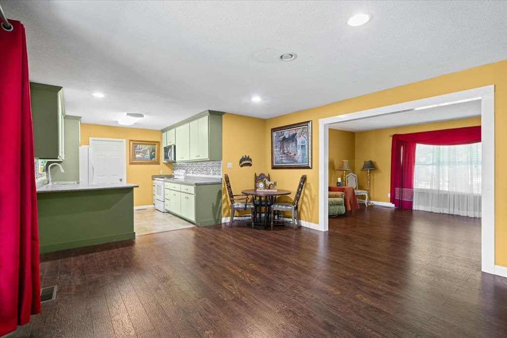 180 Wildwood Drive, Chatsworth GA 30705 - Photo